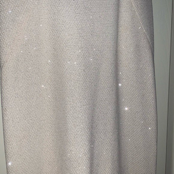 #55187 Jovani White Size 4 Gown - Prom/Pagaent - Picture 4 of 16